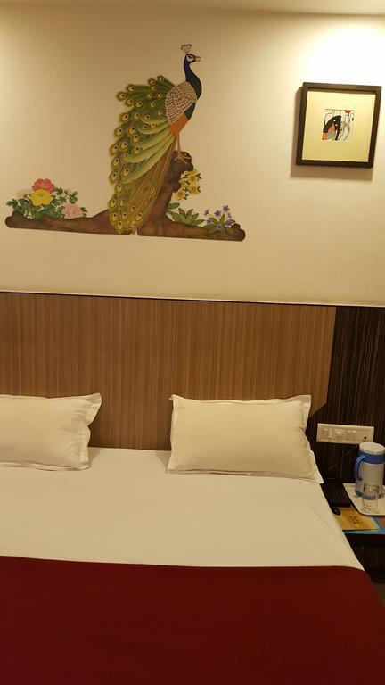 Hotel Relish Vadodara Kültér fotó